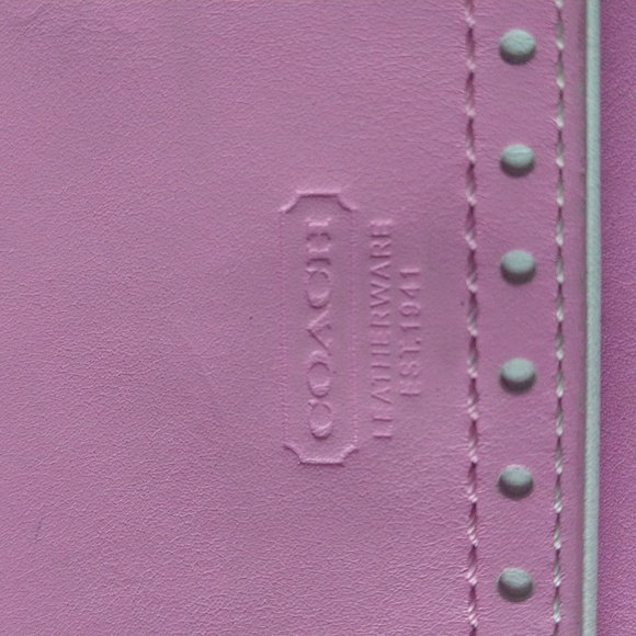 Coach Pink Leather Trifold Wallet With Snap. Decorative Edges - Picture 11 of 11